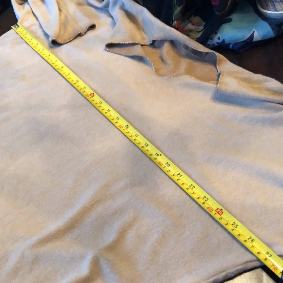 Sunny Studio silver thread trimmed v-neck cuddly textured long dolman sleeve top - Picture 11 of 13